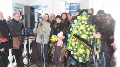 АТ «Вінницяобленерго» – особистий кабінет, передати покази лічильника, кол-центр 0 (800) 30-95-95 Андрій Поліщук взяв участь у заходах, присвячених Дню захисників Донецького летовища _4