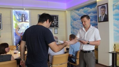АТ «Вінницяобленерго» – особистий кабінет, передати покази лічильника, кол-центр 0 (800) 30-95-95 Андрій Поліщук зустрівся з нашими спортсменами-переможцями_8