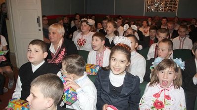 АТ «Вінницяобленерго» – особистий кабінет, передати покази лічильника, кол-центр 0 (800) 30-95-95 Святий Миколай і енергетики подарували дітям свято_10