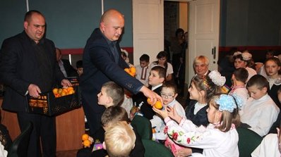 АТ «Вінницяобленерго» – особистий кабінет, передати покази лічильника, кол-центр 0 (800) 30-95-95 Святий Миколай і енергетики подарували дітям свято_11