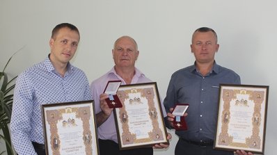 АТ «Вінницяобленерго» – personal account, transmit meter readings, call center 0 (800) 217-217 Наших колег нагороджено за доброчинні справи _5