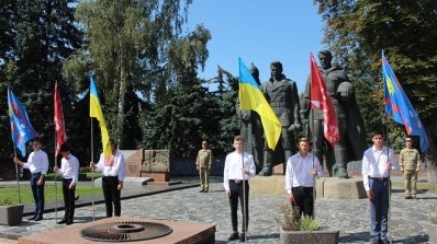 АТ «Вінницяобленерго» – personal account, transmit meter readings, call center 0 (800) 217-217 Енергетики взяли участь в урочистостях з нагоди державних свят_7