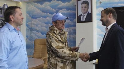 АТ «Вінницяобленерго» – особистий кабінет, передати покази лічильника, кол-центр 0 (800) 30-95-95 Андрій Поліщук зустрівся з волонтерами_1