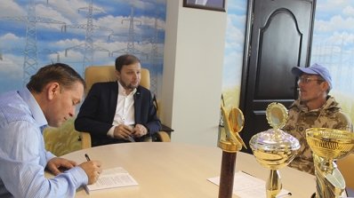 АТ «Вінницяобленерго» – особистий кабінет, передати покази лічильника, кол-центр 0 (800) 30-95-95 Андрій Поліщук зустрівся з волонтерами_4
