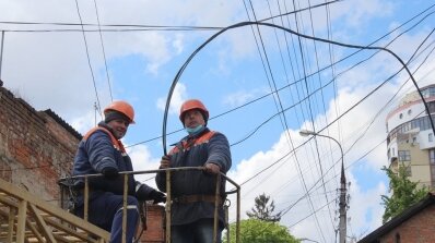 АТ «Вінницяобленерго» – особистий кабінет, передати покази лічильника, кол-центр 0 (800) 30-95-95 Які вони – трудові будні електромонтерів під час карантину?_1