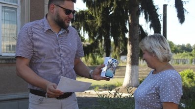 АТ «Вінницяобленерго» – особистий кабінет, передати покази лічильника, кол-центр 0 (800) 30-95-95 Черговий смартфон «доїхав» до свого володаря. _1