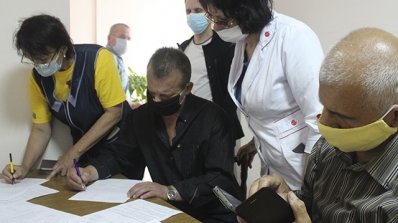 АТ «Вінницяобленерго» – особистий кабінет, передати покази лічильника, кол-центр 0 (800) 30-95-95 Працівники АТ «Вінницяобленерго» почали вакцинуватися від COVID-19. _11
