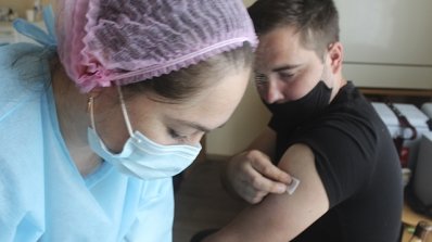 АТ «Вінницяобленерго» – особистий кабінет, передати покази лічильника, кол-центр 0 (800) 30-95-95 Працівники АТ «Вінницяобленерго» почали вакцинуватися від COVID-19. _6