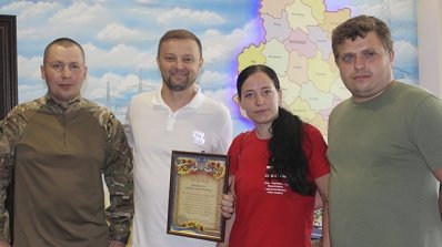 АТ «Вінницяобленерго» – особистий кабінет, передати покази лічильника, кол-центр 0 (800) 30-95-95 Військові і волонтери подякували очільнику обленерго за допомогу._3