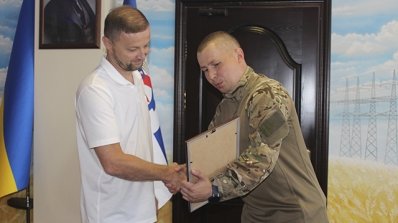 АТ «Вінницяобленерго» – особистий кабінет, передати покази лічильника, кол-центр 0 (800) 30-95-95 Військові і волонтери подякували очільнику обленерго за допомогу._2