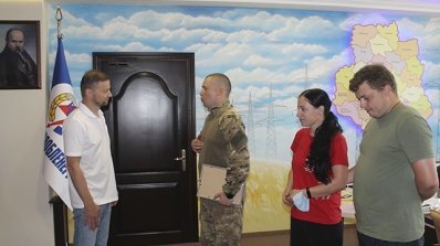 АТ «Вінницяобленерго» – особистий кабінет, передати покази лічильника, кол-центр 0 (800) 30-95-95 Військові і волонтери подякували очільнику обленерго за допомогу._1