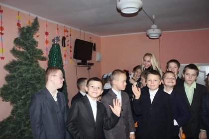 АТ «Вінницяобленерго» – особистий кабінет, передати покази лічильника, кол-центр 0 (800) 30-95-95 Подарували дітям радість_0